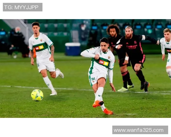 马塞洛:足球中场巨星的精准射门与领袖风范解析 马塞洛:足球中场巨星的精准射门与领袖风范解析